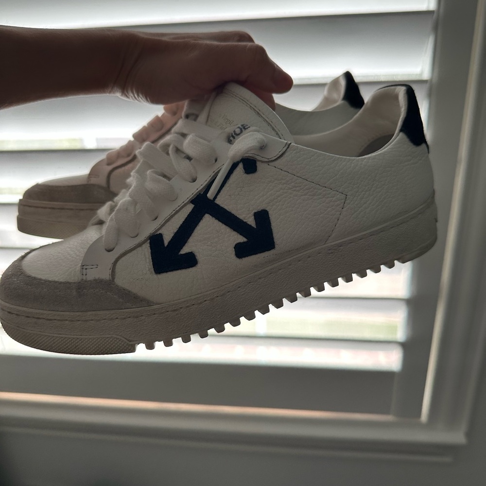 Shoe - Picture 6 of 8